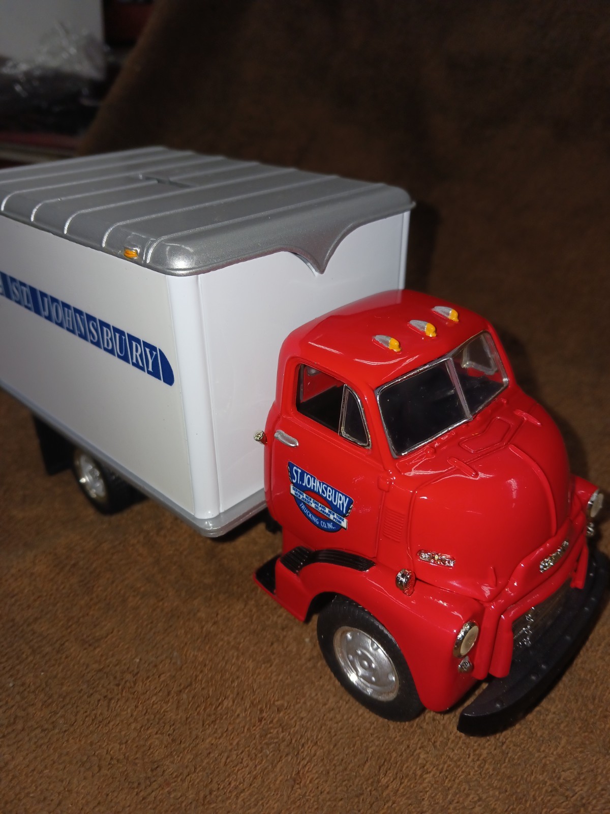 ST JOHNSBURY DELIVERY TRUCK REVERSED GRAPHIC DESIGN 1952 GMC VAN FIRST GEAR 1OF6