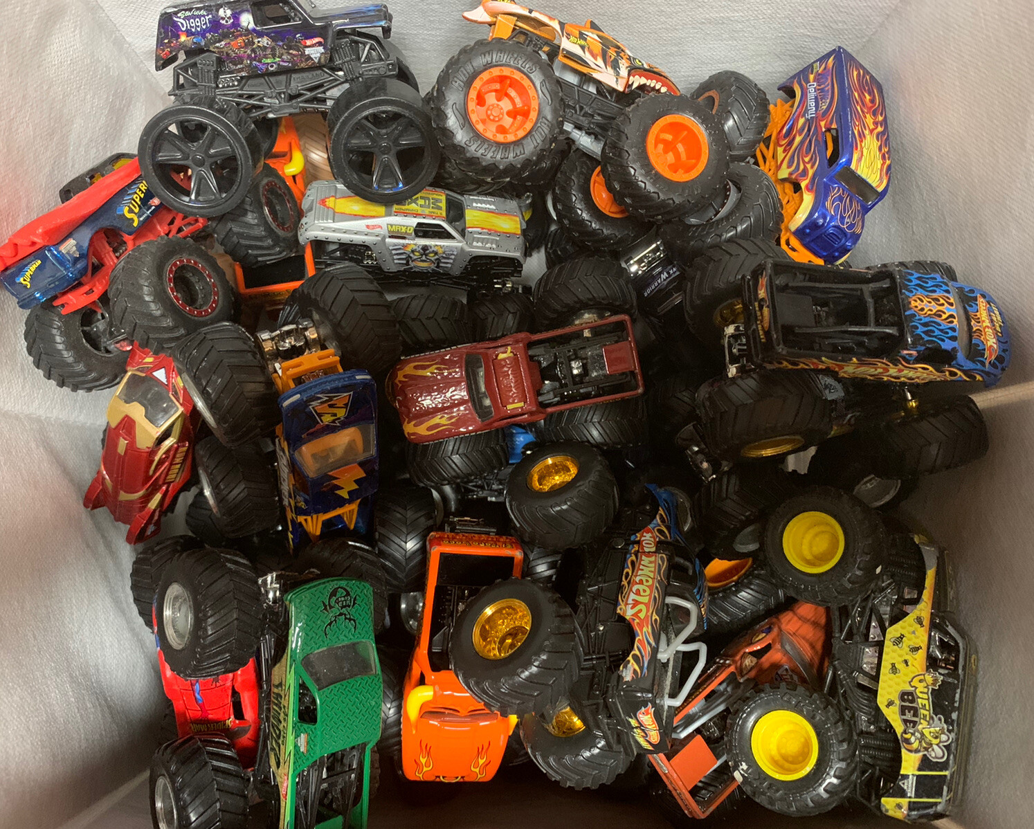 UNSEARCHED Lot of 12 Random Hot Wheels Monster Jam Monster Trucks 1:64 🔥🔥🔥