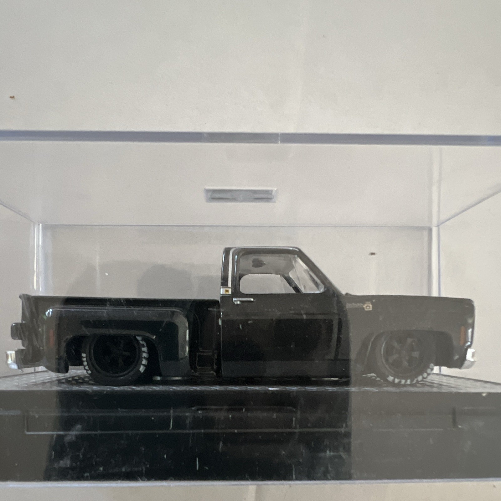 M2 1979 Chevrolet Scottsdale Black Diecast Pickup Truck Model w/ Case 1:64