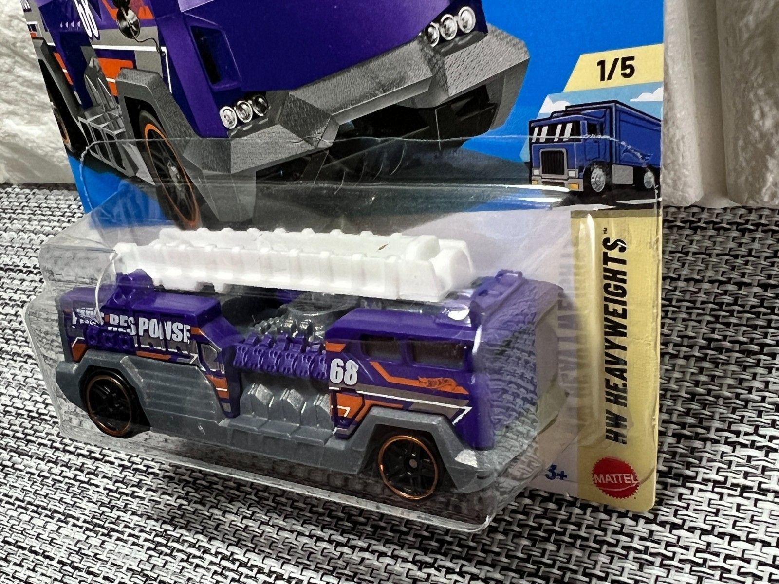 Hot Wheels HW Heavyweights 1/5 5 Alarm 32/250 Special Feature Purple