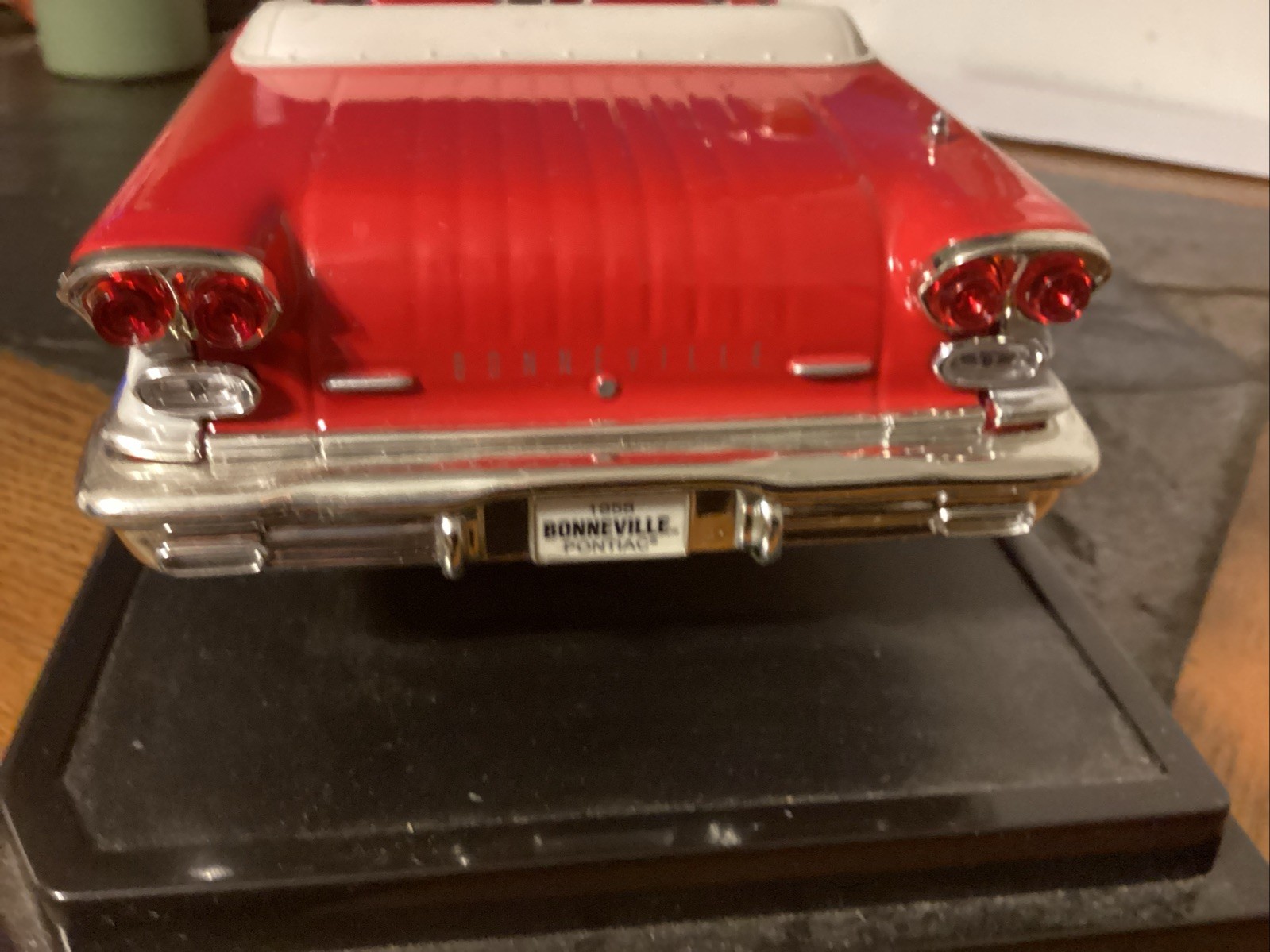 Road Signature 1958 Pontiac Bonneville Convertible 1:18 Diecast Red No Box