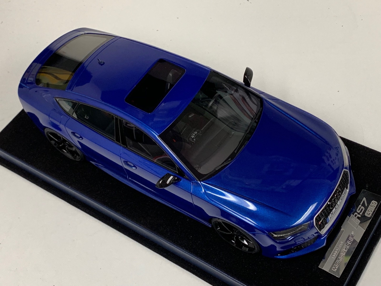 1/18 MotorHelix Audi RS7 from 2020 in Dark Blue limited to 50 Pieces
