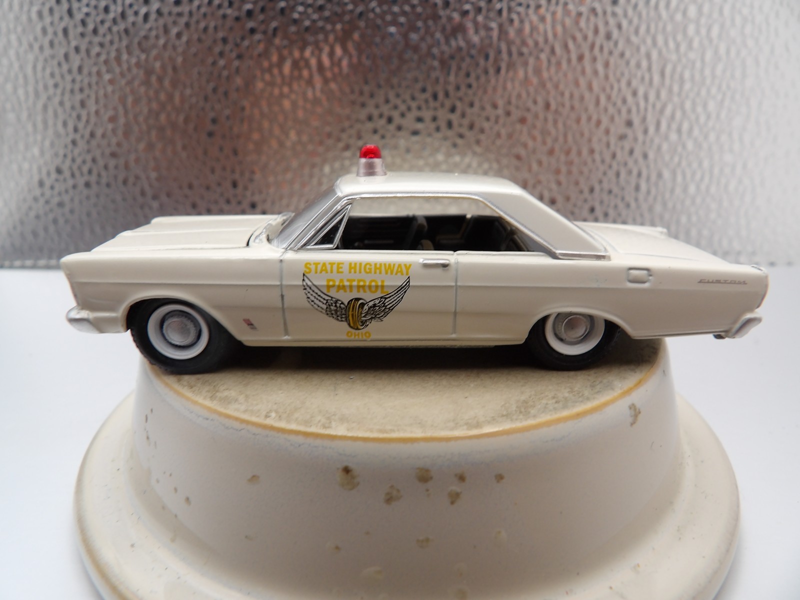 1965 FORD CUSTOM OHIO STATE HIGHWAY PATROL 2019 GREENLIGHT HOT PURSUIT 1:64
