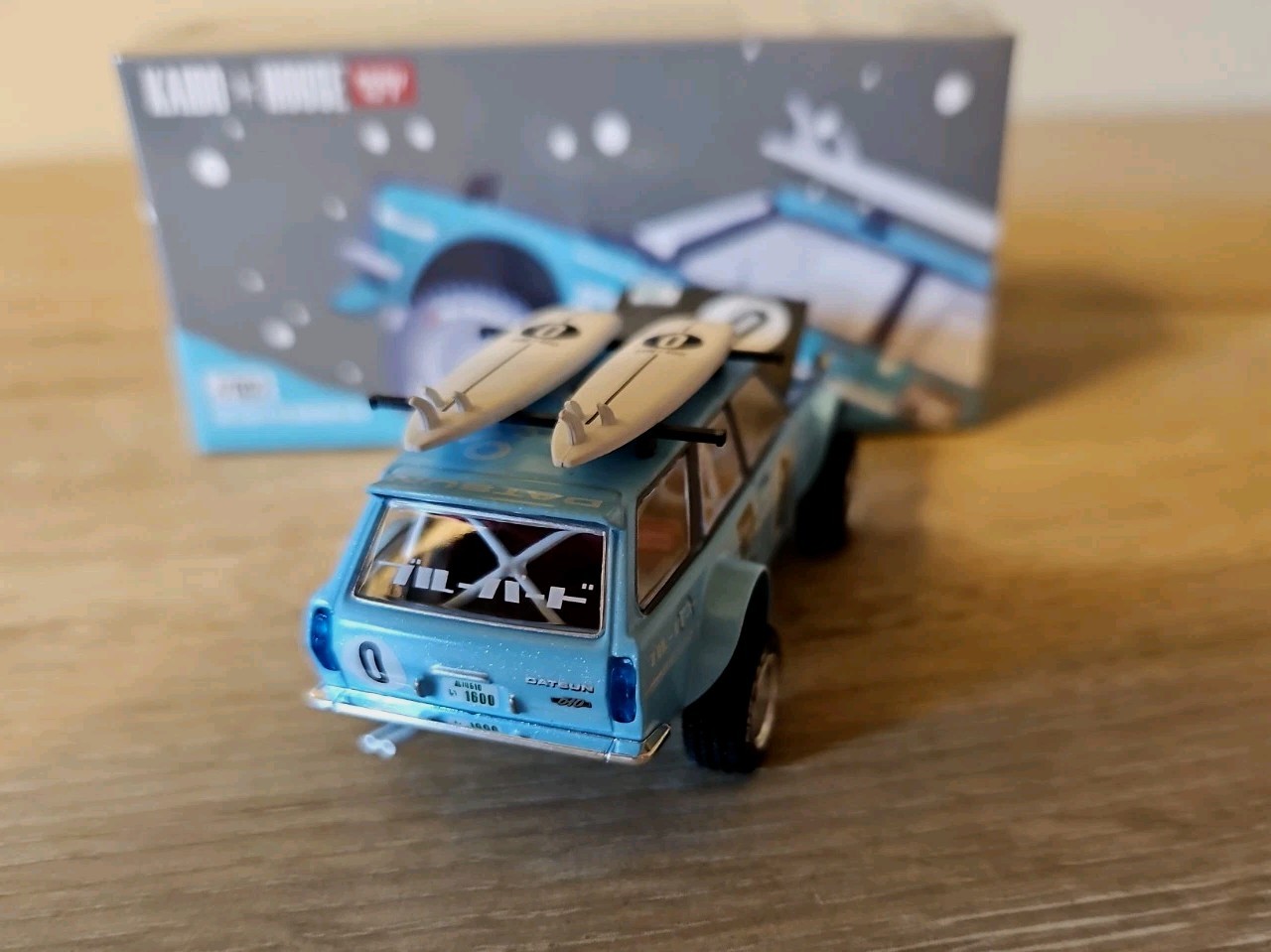 1:64 MINI GT Kaido House Datsun 510 Wagon 4×4 Winter Holiday Ed #092