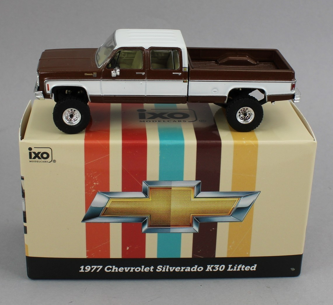 1:64 IXO Models *BROWN & WHITE* 1977 Chevrolet Silverado K30 Lifted 4×4 Pickup