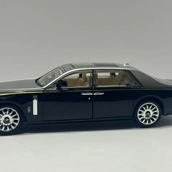 1:24 Rolls-Royce Phantom Metal Diecast Silver Black WITH LEDS Roll-Back