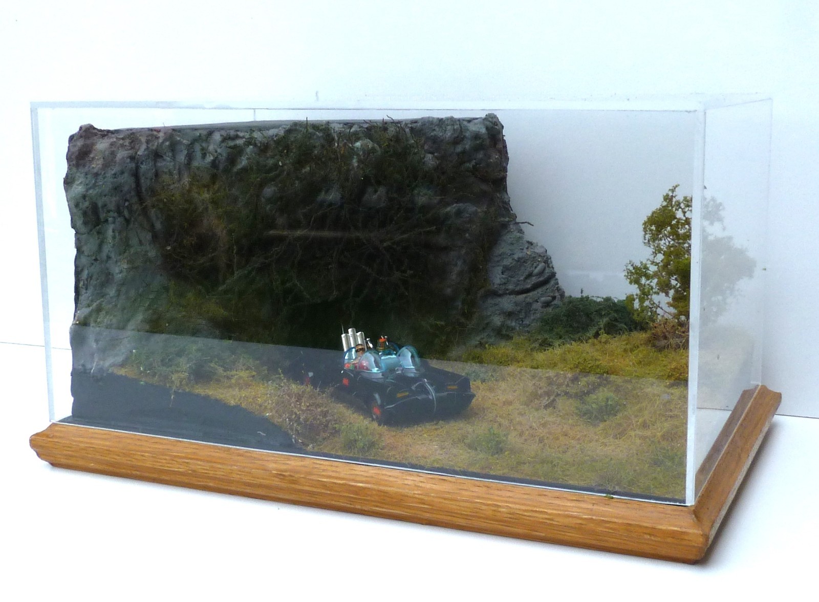 Batman Batcave Exit 1:43 diorama with Corgi Batmobile