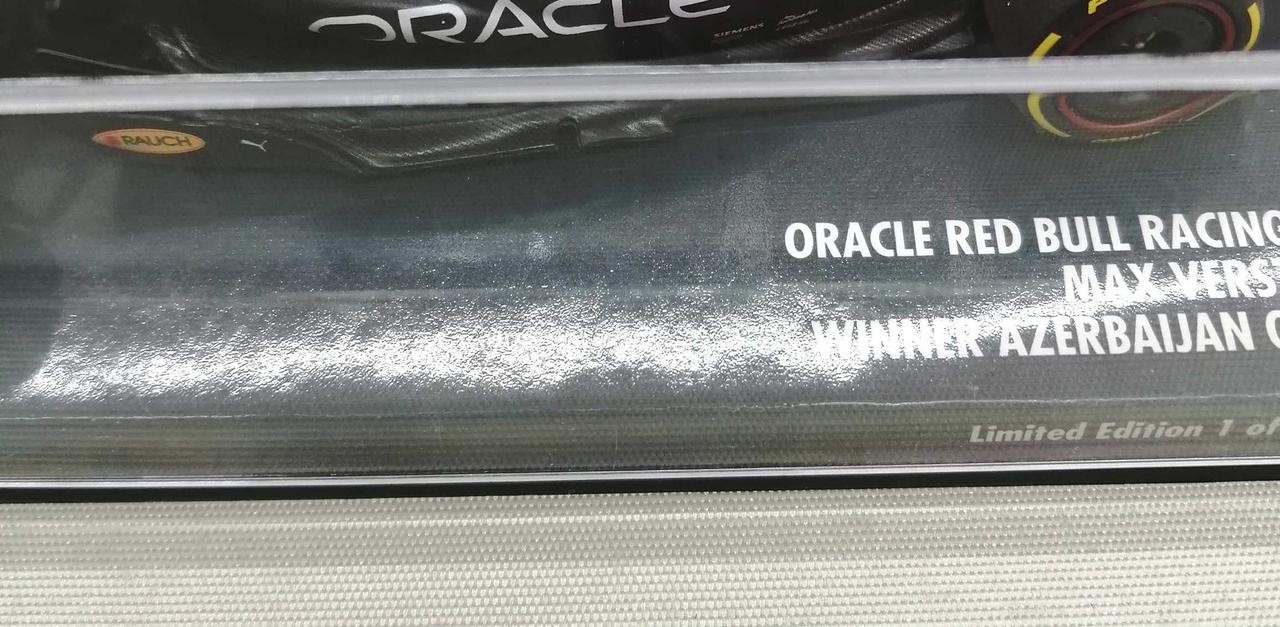 Red Bull RB18 Max Verstappen Winner Case Small Scratch Used