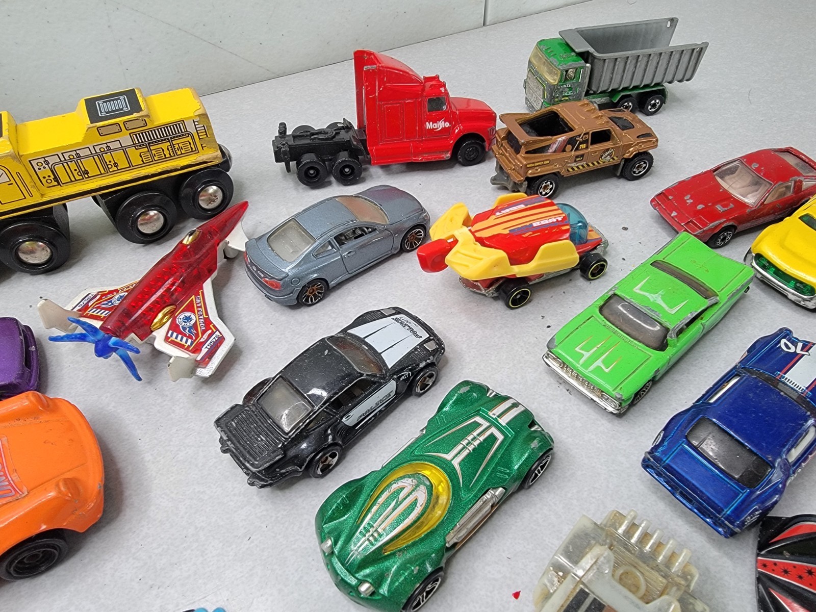 Matchbox Hot Wheels Cars Mixed Lot 90s to Current Die Cast Trucks Planes Used