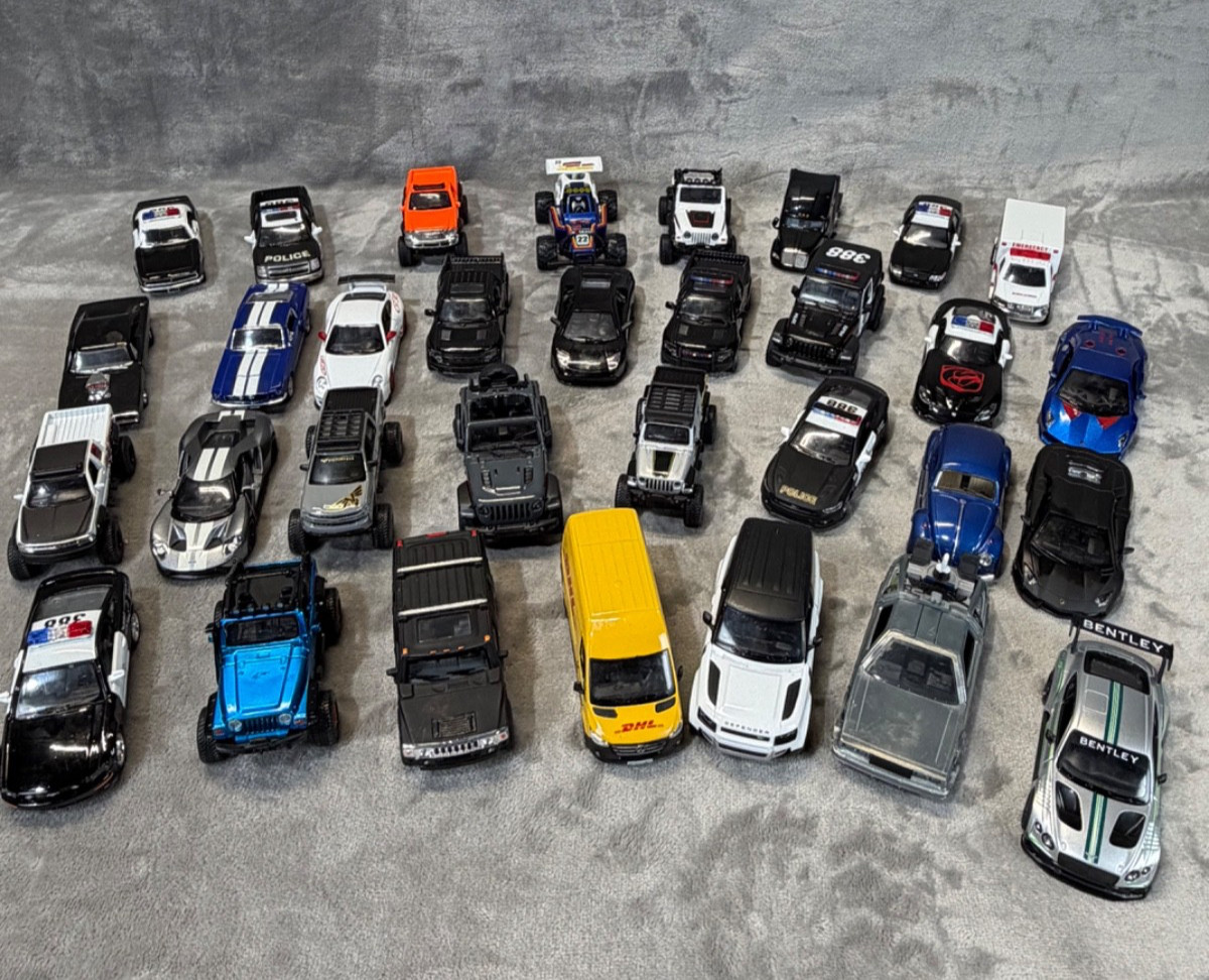 Lot of (32) Diecast KINSMART & Other Pull Back Car ~ GREAT STARTER COLLECTION~