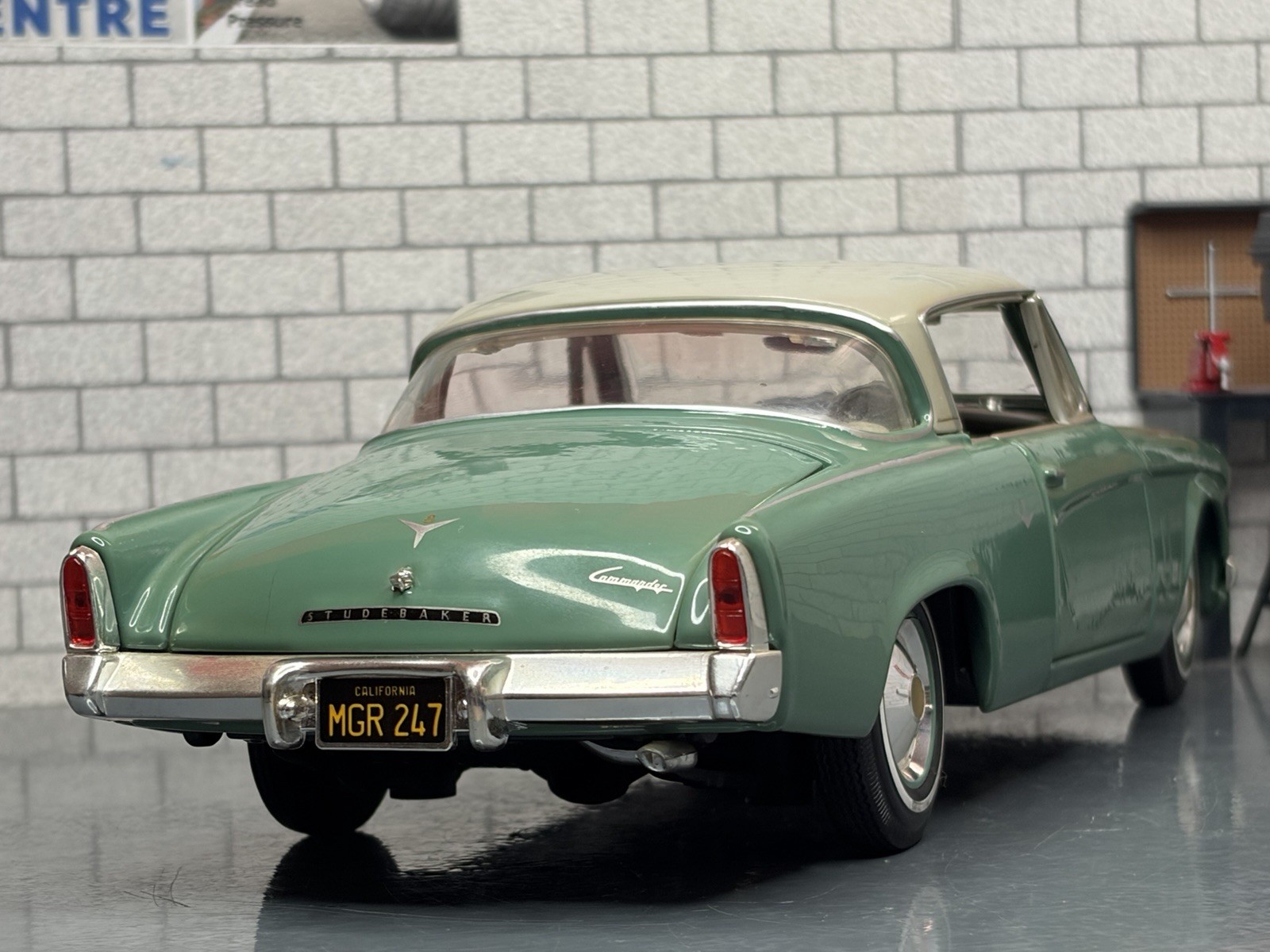 1:18 *RARE* MAISTO 1953 STUDEBAKER STARLINER (Green) LHD MODEL CAR!