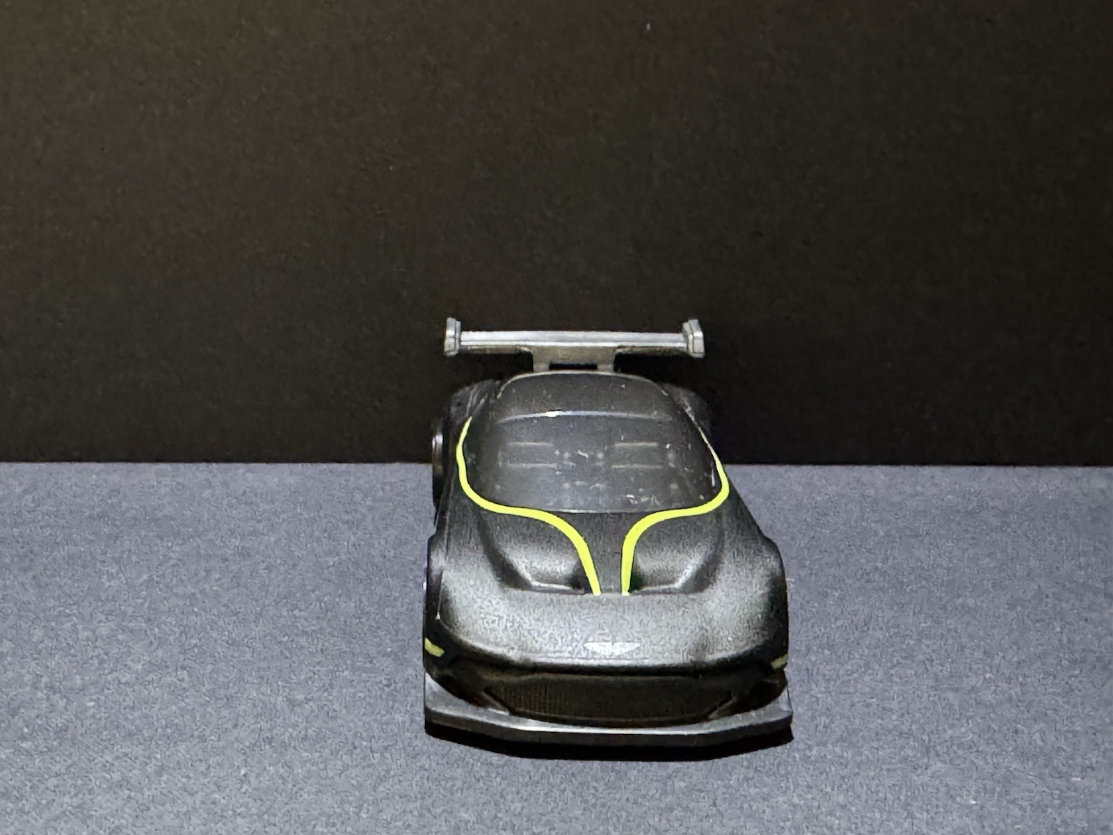 Hot Wheels Aston Martin Vulcan 1:64 Diecast Car Black/Yellow with Case