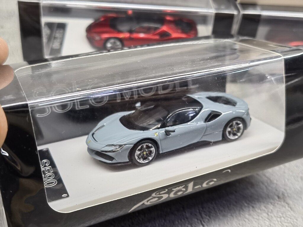 Solo 1:64 Ferrari SF90 sports car hardtop convertible alloy car model