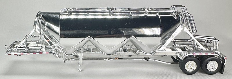 Pneumatic Bulk Trailer in Chrome 1/87 HO Logistics HL001SL 6″ Plastic Boxed