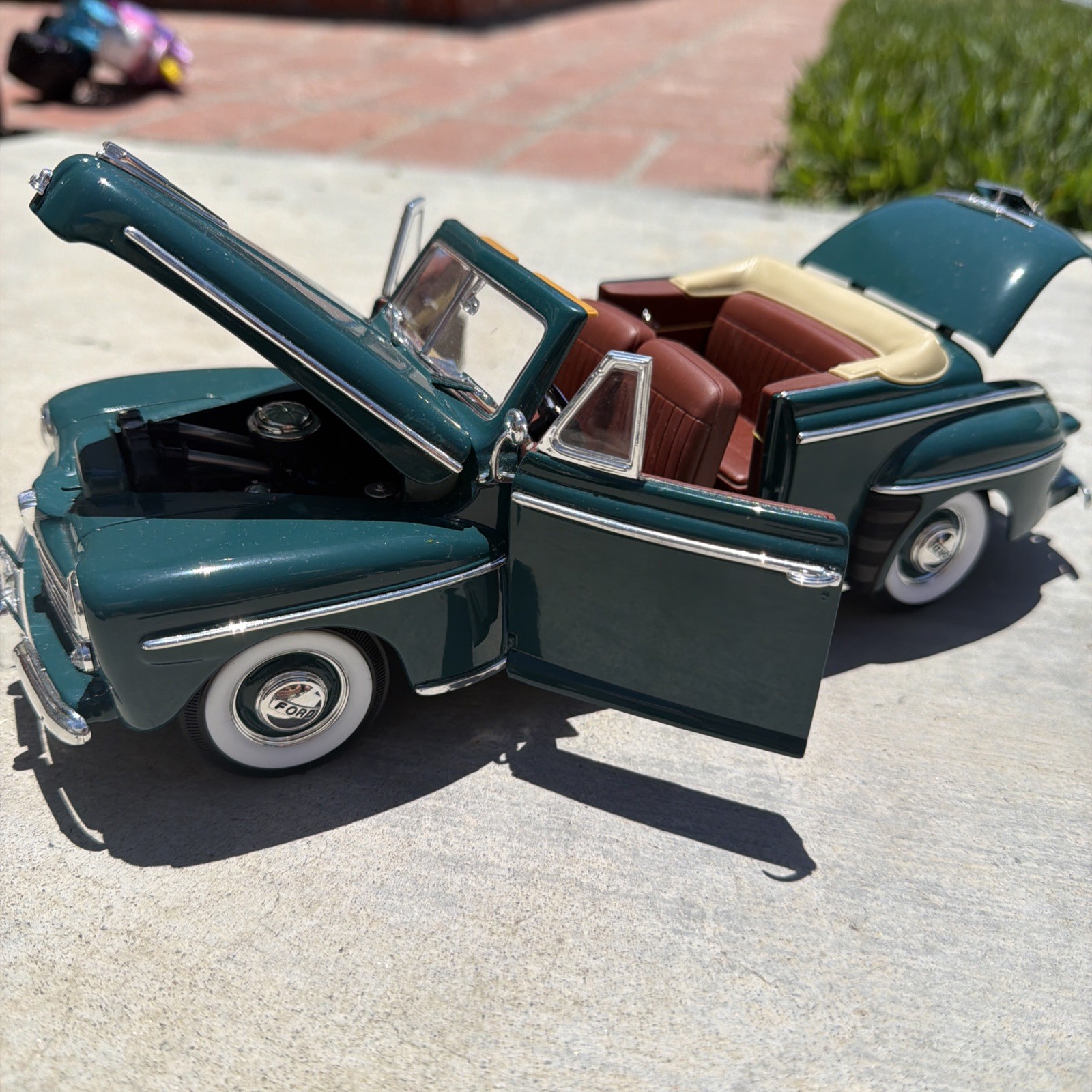 🌟1948 Ford🌟Super Deluxe🌟Convertible 1/18 Diecast🌟Model Road Signature