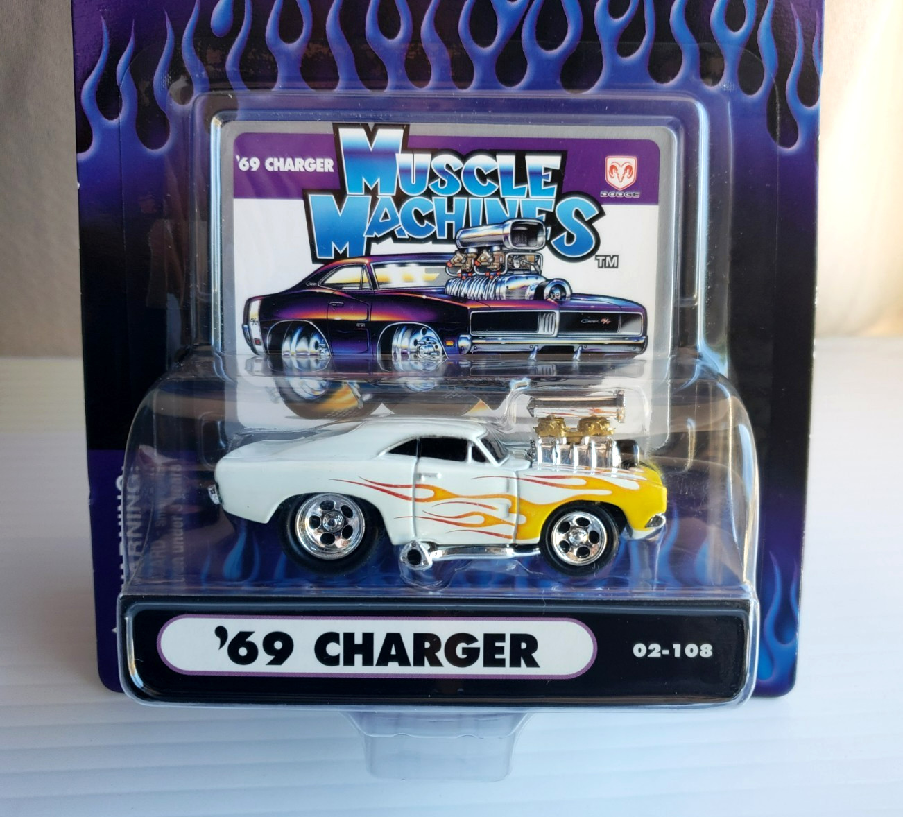 2002 Muscle Machines ’69 DODGE CHARGE White Opened Engine 1:64 #02-108 5SP MOC!