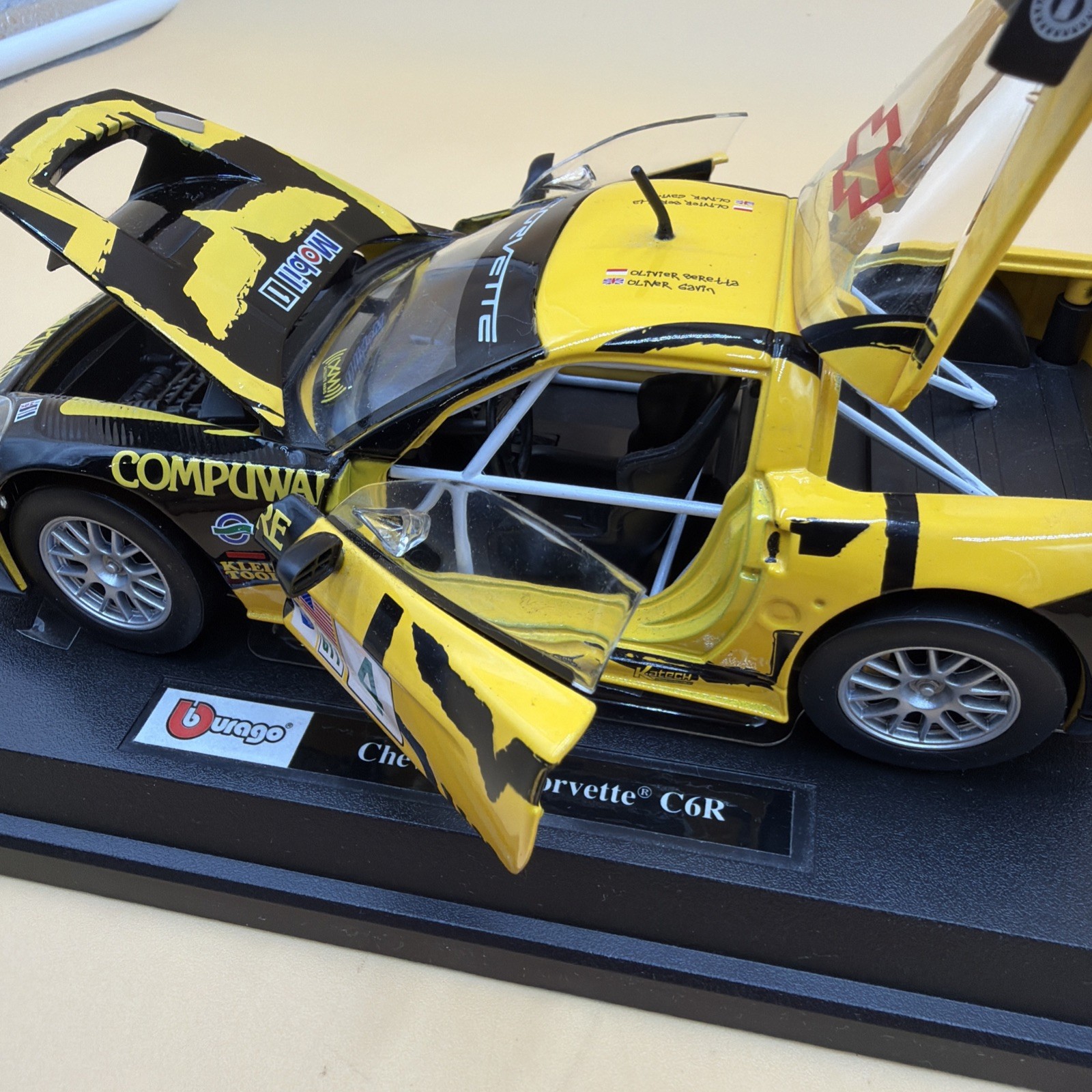 Burago Corvette CR6 1/24 Race Car With Stand
