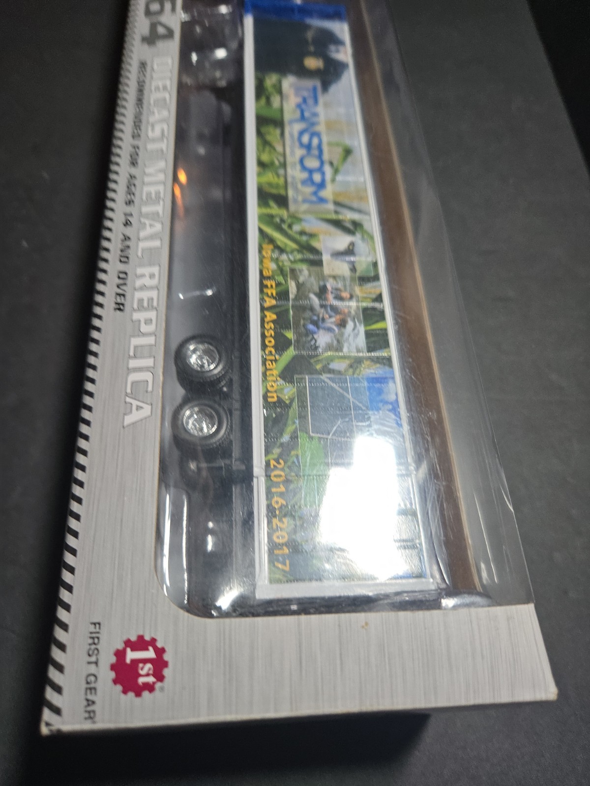 NOS 1st Gear Mack Pinnacle Day Cab / 53′ Smooth Sided Intermodal Reefer IOWA FFA