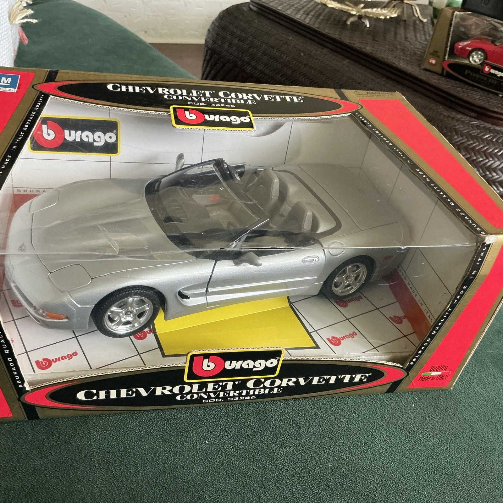 1998 Chevrolet Corvette Convertible Gold Collection #33266 1:18 Diecast Bburago