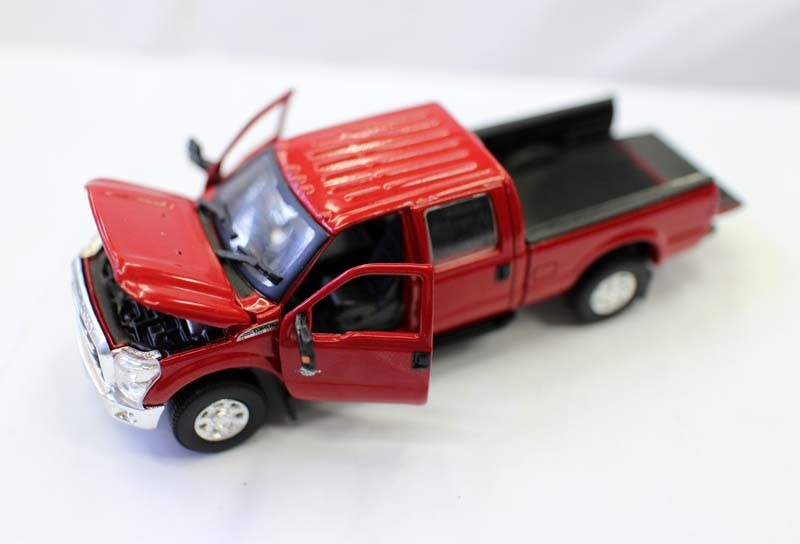 Metal 1/64 Scale Ford F250 Pickup Truck Double Seat Diecast Alloy Toy Model Gift