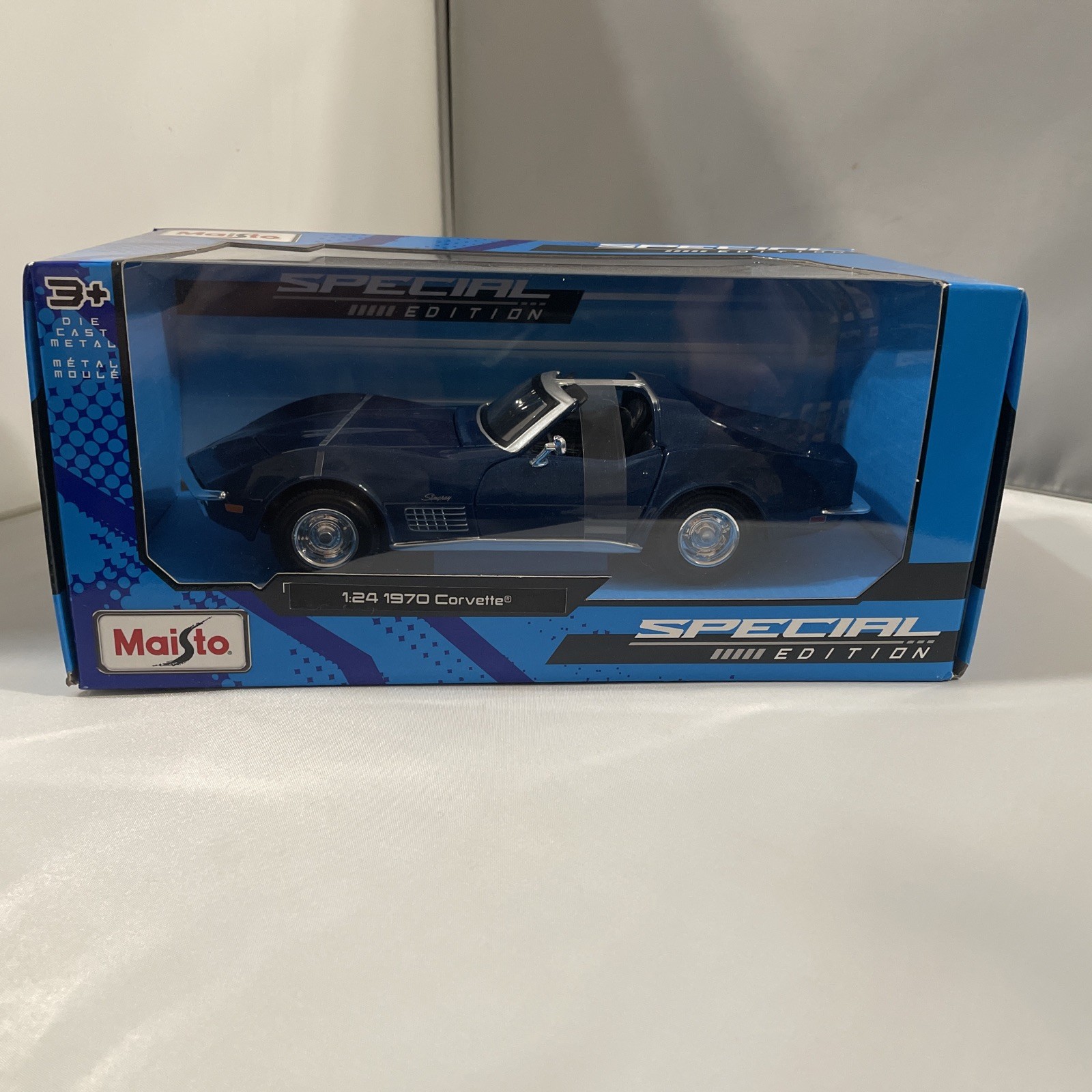 1970 CHEVROLET CORVETTE CONVERTIBLE BLUE 1/24 DIECAST MODEL CAR BY MAISTO 31202