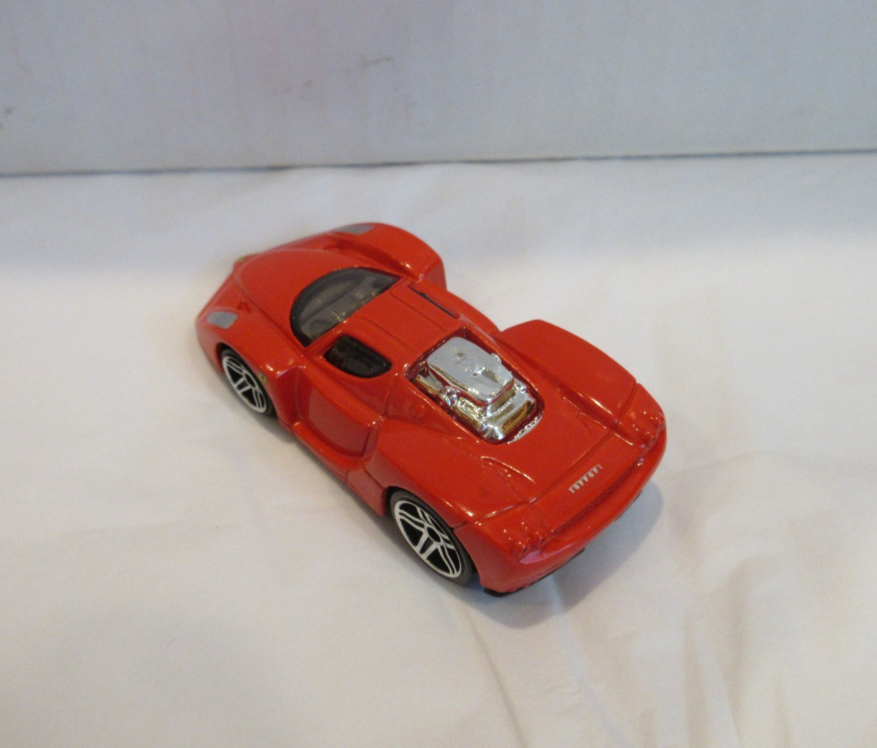 2004 HOT WHEELS ~ RED TOONED ENZO FERRARI ~ MINT ~