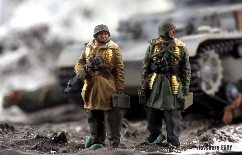 1/72 TANK 1:72 WW2 german winter 2pcs trooper Soldier toy battlefield in stock