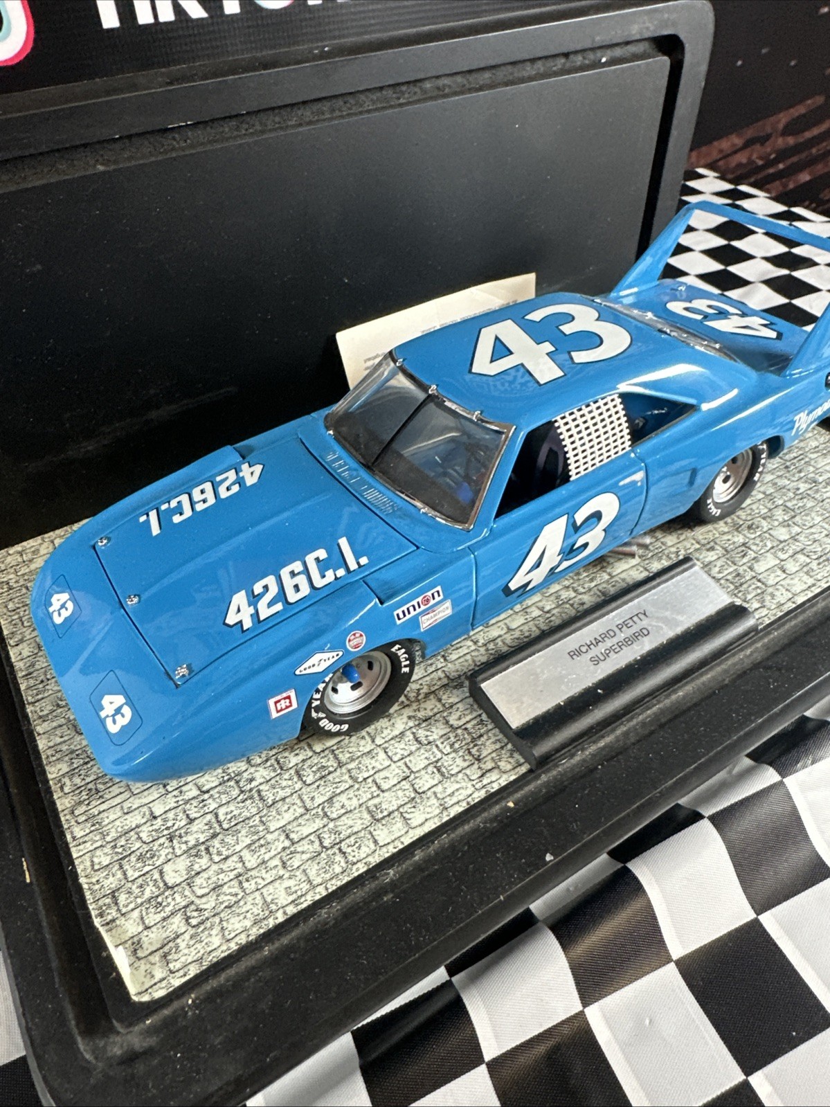 #43 Richard Petty 1970 Plymouth Superbird 1/24