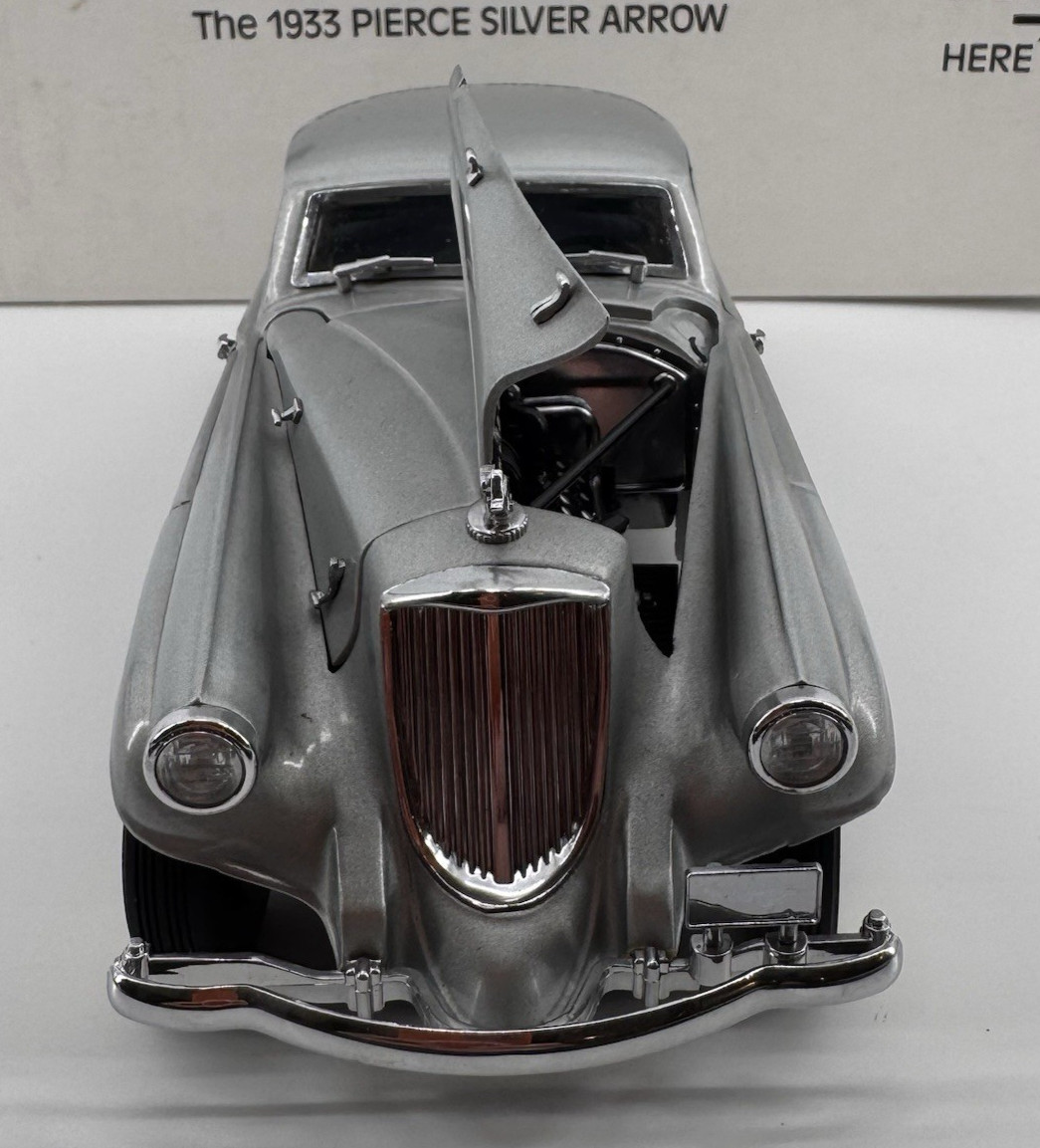 Danbury Mint 1933 Pierce Silver Arrow 1:24 Scale Diecast Metal Luxury Model Car