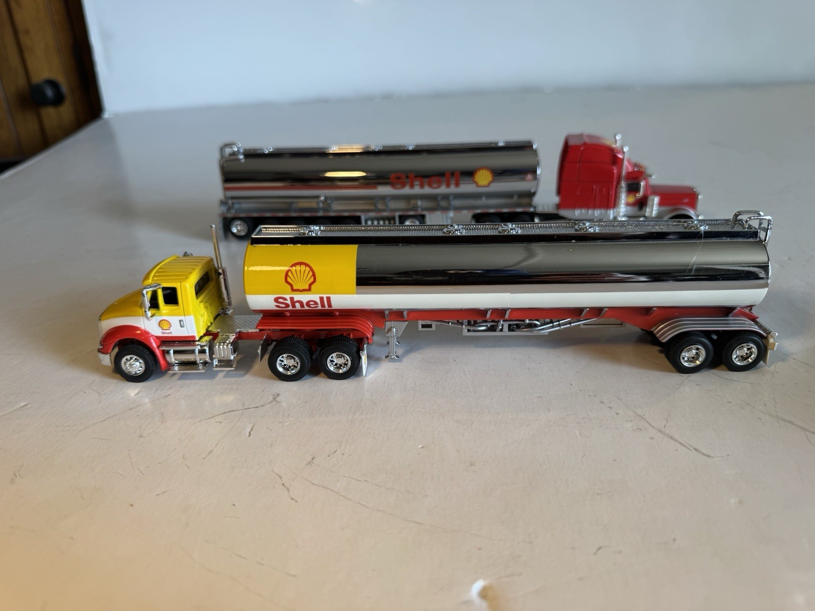 Speccast 1:64 Diecast Shell Peterbilt Tanker Trailer & Freightliner Rack Truck