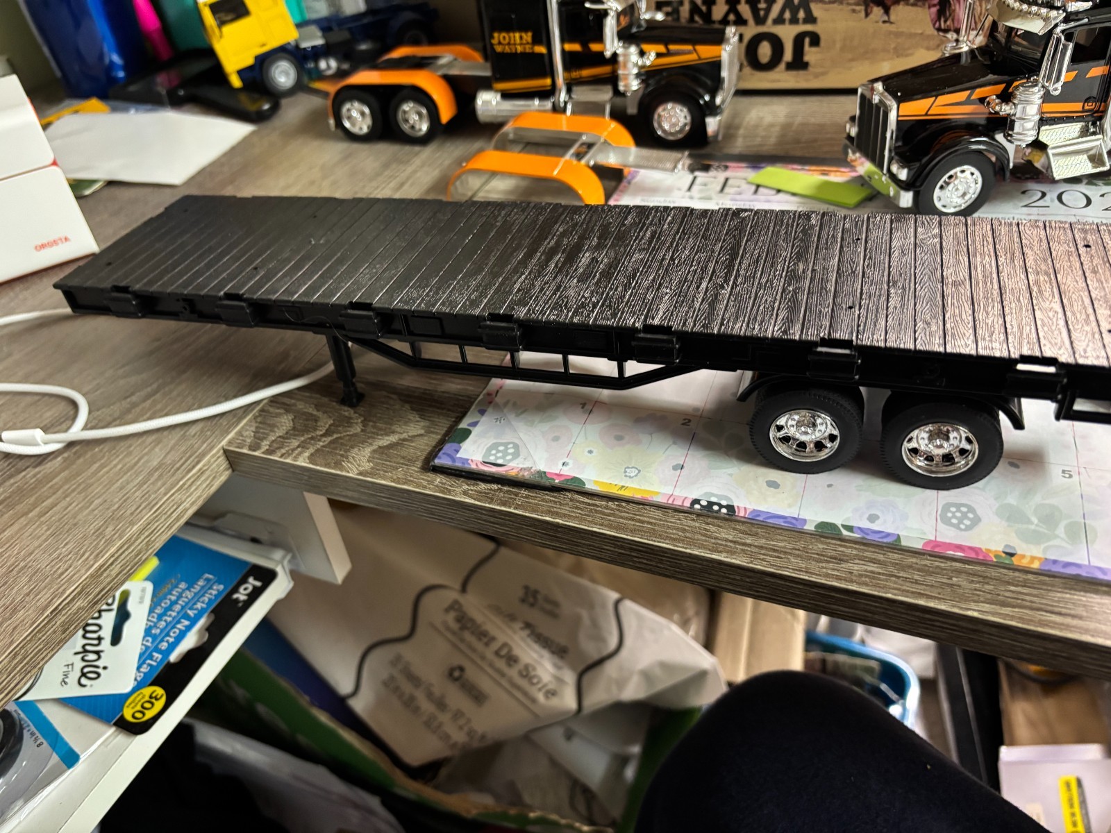 1/32 NEW RAY BLACK FLATBED, NO PACKAGING # C 643