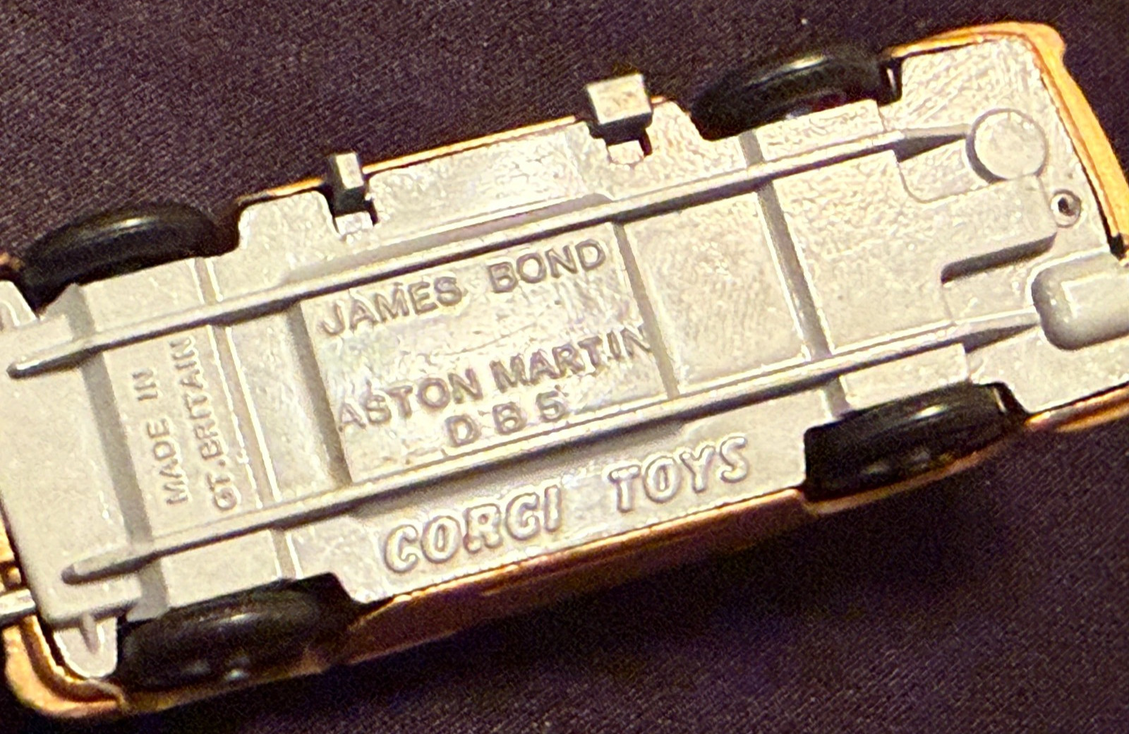 1965 Corgi James Bond Gold Aston Martin DB5 Model 261 w/ Working Functions Nice!