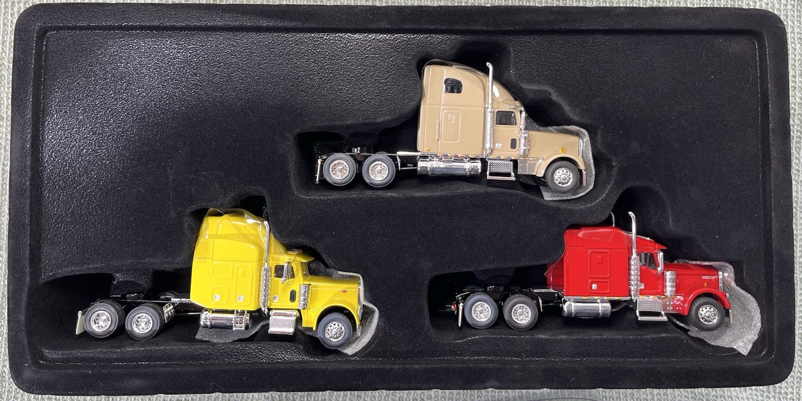 Spec Cast Collectibles The Cassic Collection 32013 1:64 1/64 Scale Kenworth W900