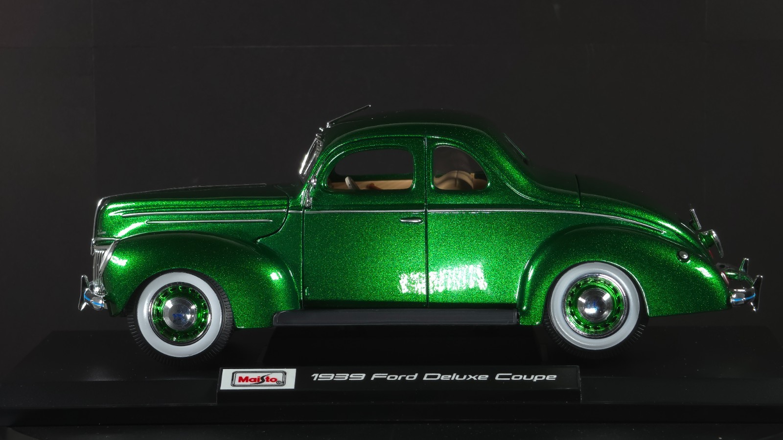 1939 Ford Deluxe Coupe 1:18 Maisto Exclusive Style Special Edition – Green