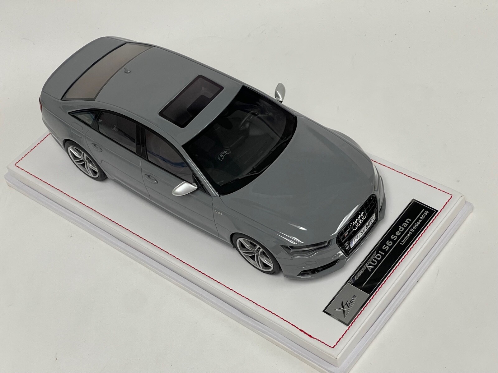 1/18 Ivy Models Audi S6 in Quantum Gray Leather Base limited 39 pcs