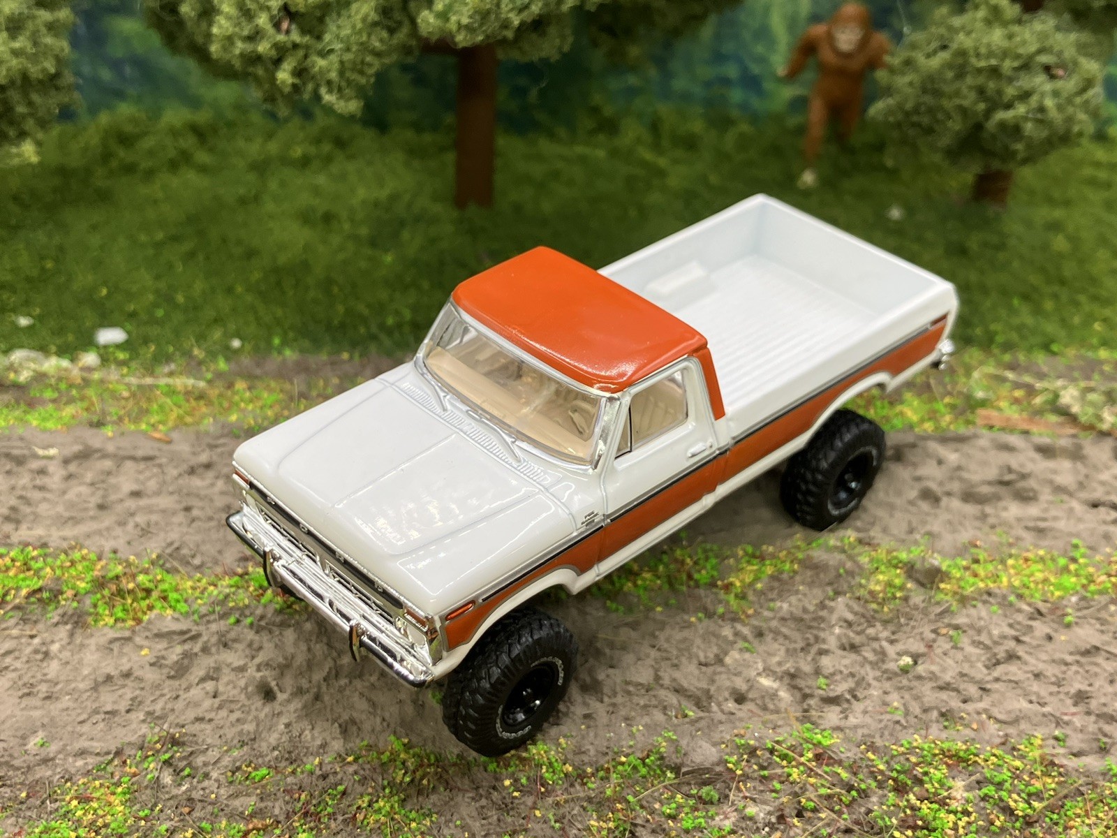 1977 Ford F-150 Ranger Explorer Lifted 4×4 Truck 1/64 Diecast Custom Greenlight
