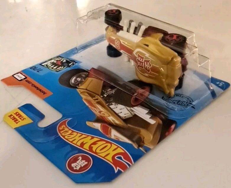 Hot Wheels Ratical Racer, [Gold] Street Beasts 7/10 Short Card 2020