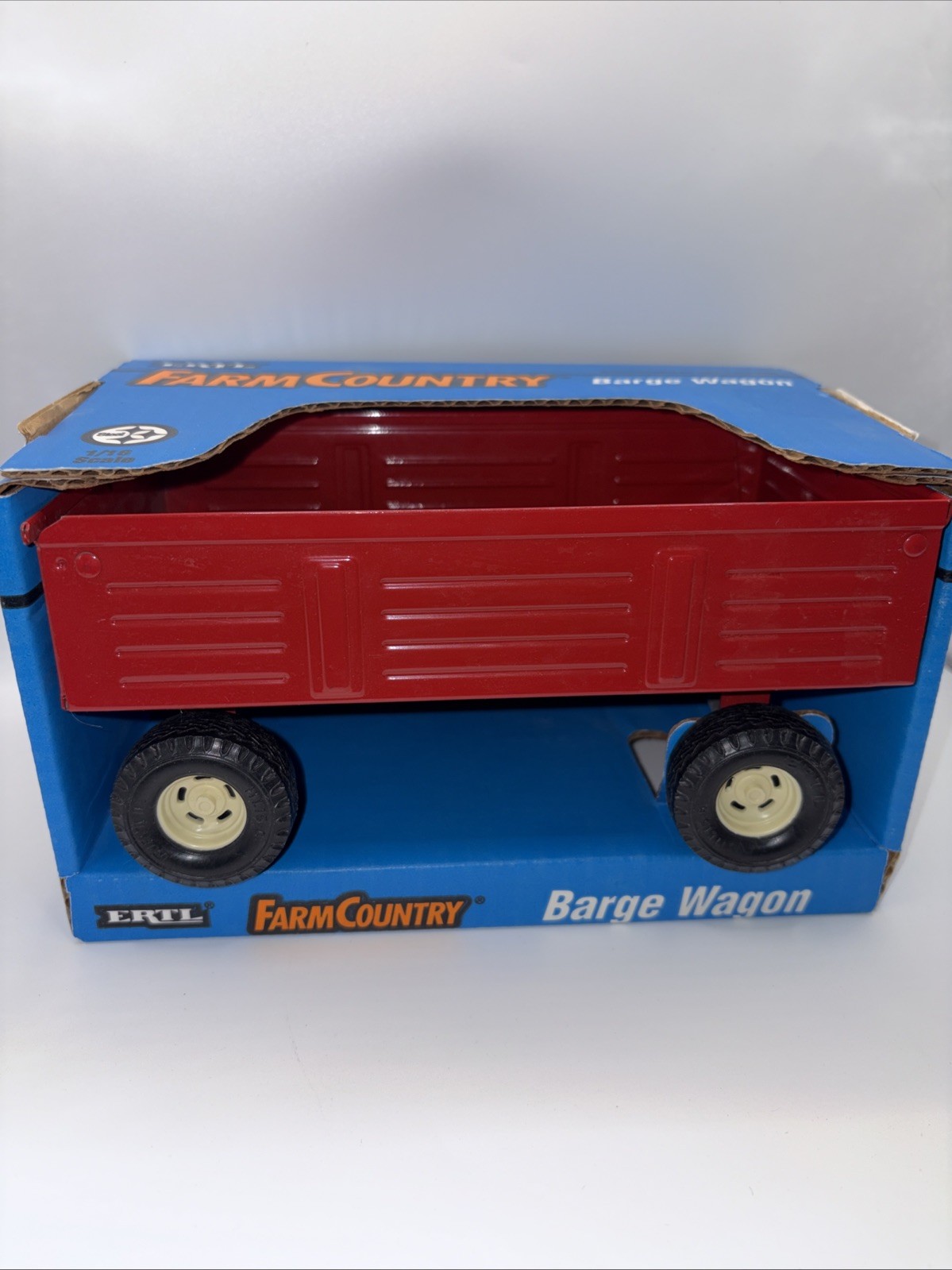 ERTL FarmCountey Barge Wagon – 1/16 Scale