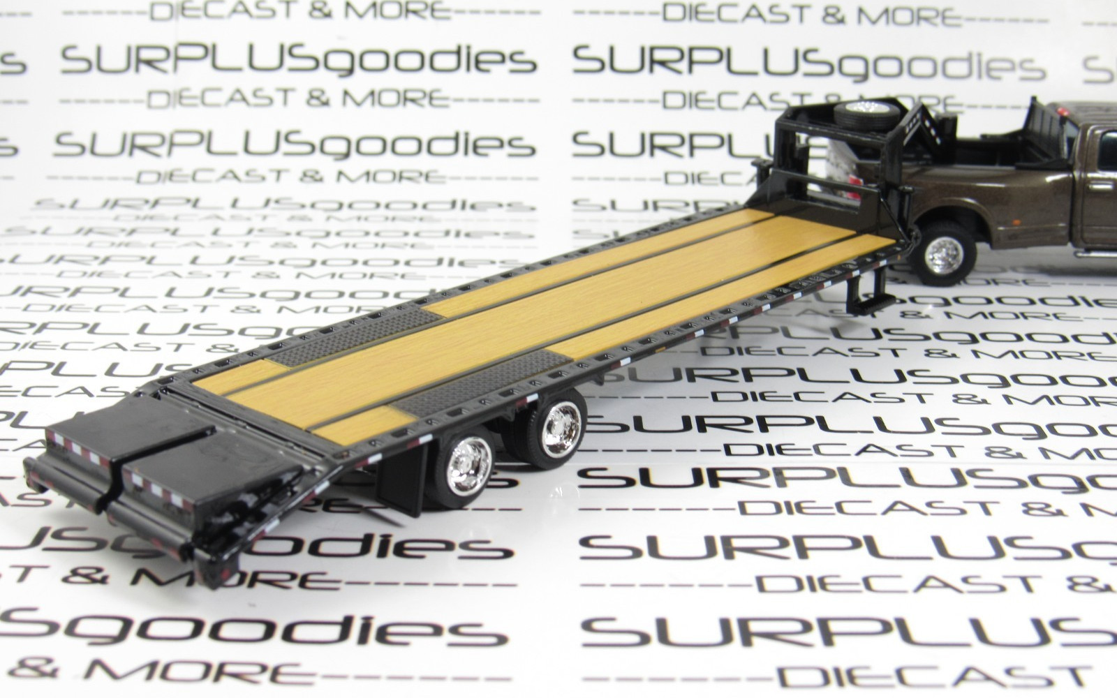 Greenlight Yellowstone 2017 DODGE RAM 3500 LARAMIE Dually w/Gooseneck Trailer