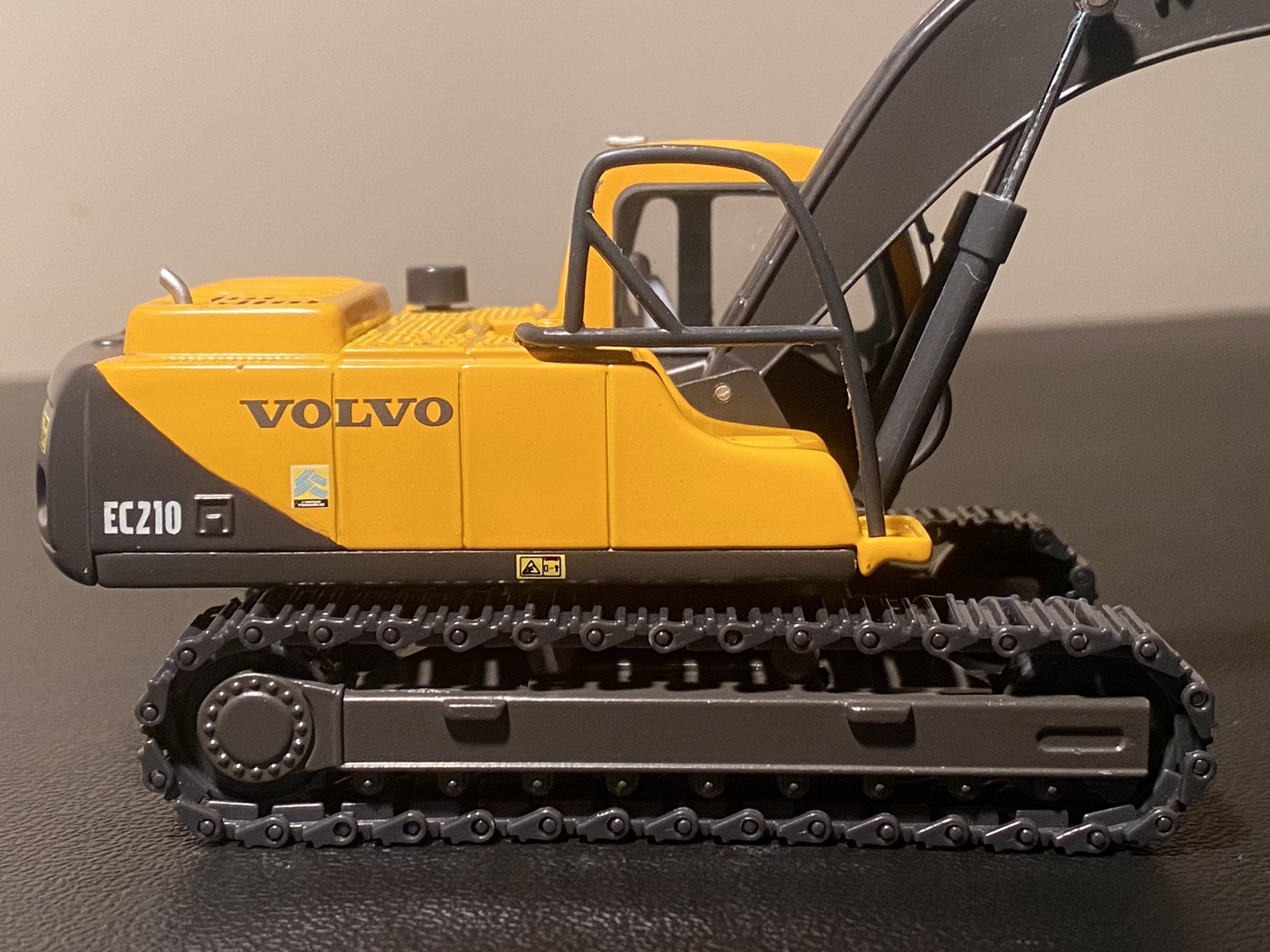 1/50 diecast Volvo exclusive EC210 v1.0 track excavator Motorart LINKED TRACKS!!