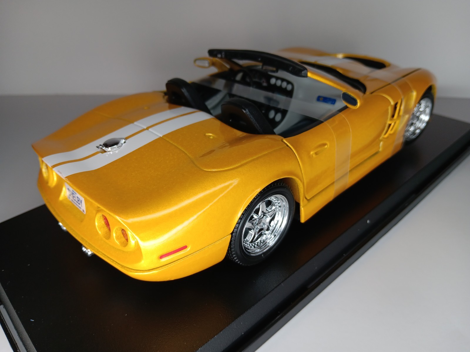 Shelby Series one 1:18 Maisto Exclusive Style Special Edition – Yellow
