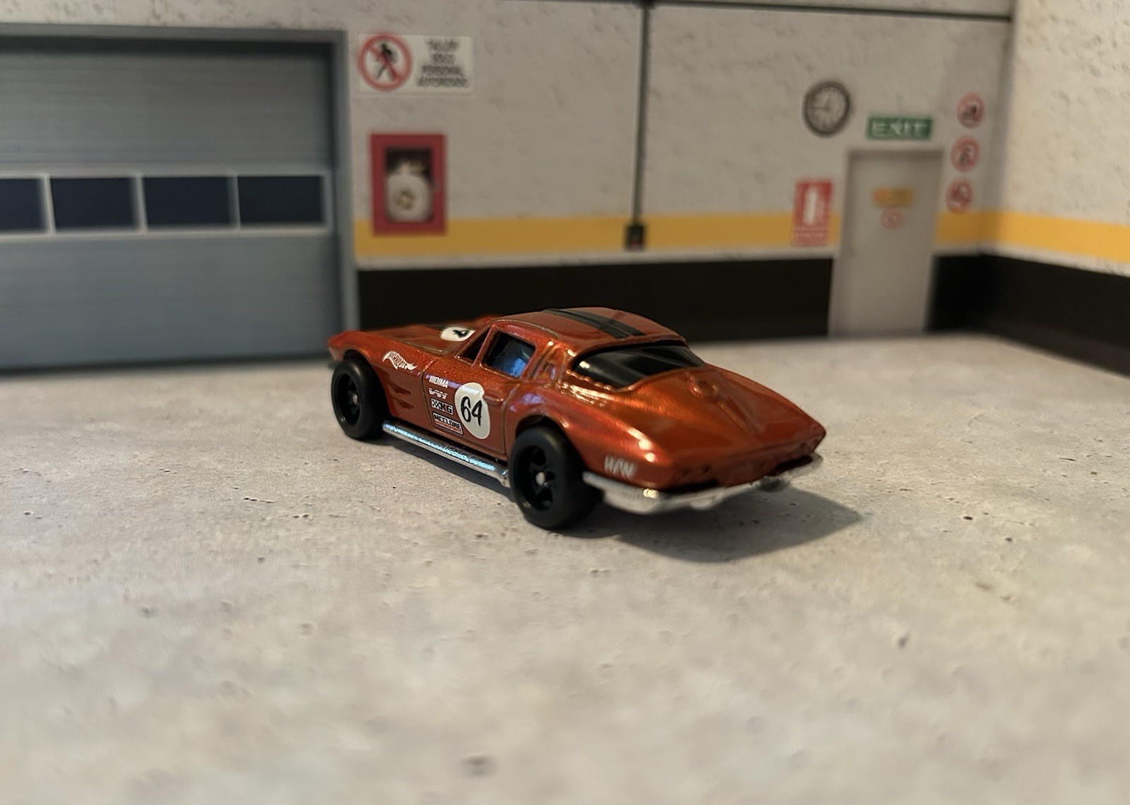2022 HOT WHEELS 1:64 ORANGE ’64 CORVETTE STINGRAY BLACK WHEEL SWAP REAL RIDERS