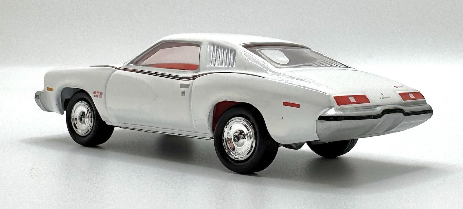 1973 Pontiac GTO 400 ci V8 – Cameo White – 1/64 “S” Scale – Third Gen. – A Body