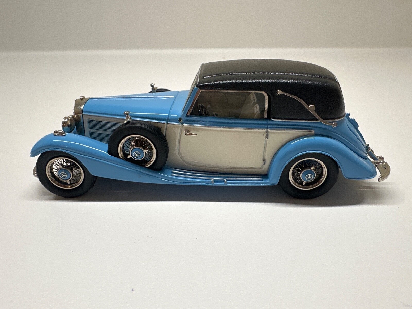 1939 Mercedes 540K Convertible C, closed roof light blue-white 1/43 ready made