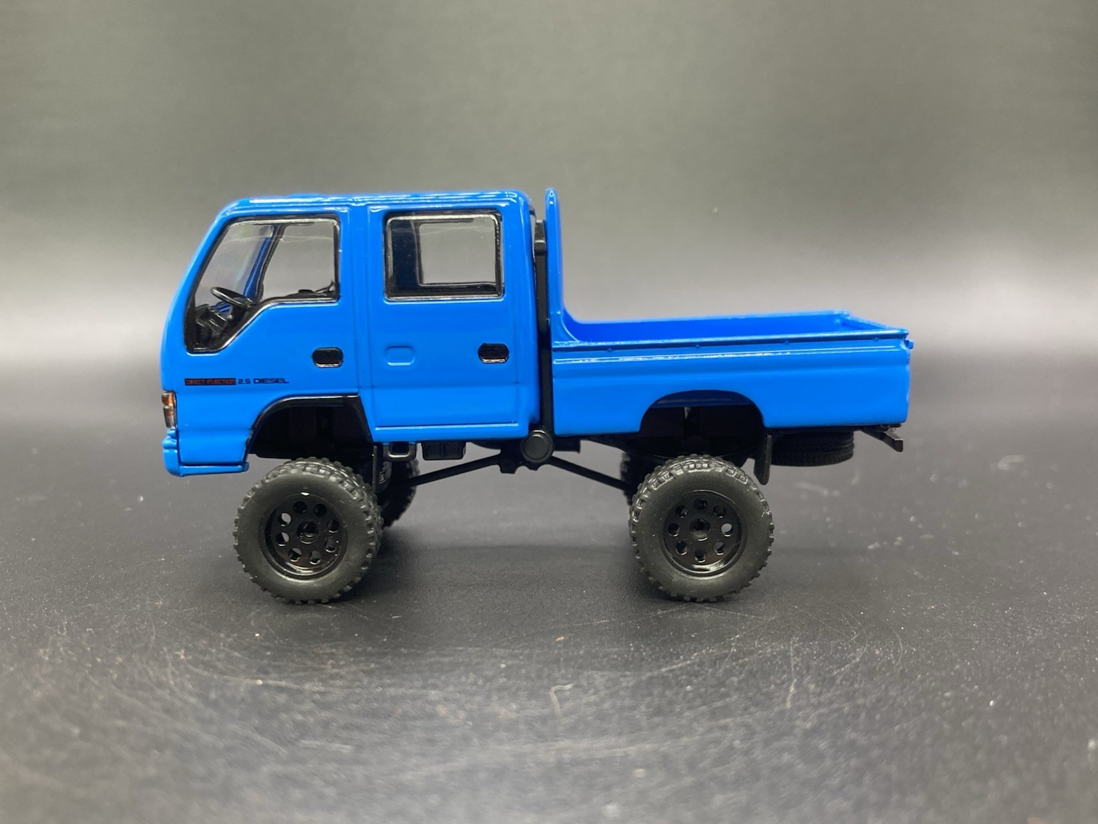 Isuzu NHR Lifted 4×4 Pickup Truck 1/64 Scale Massdi Diecast Custom Model1