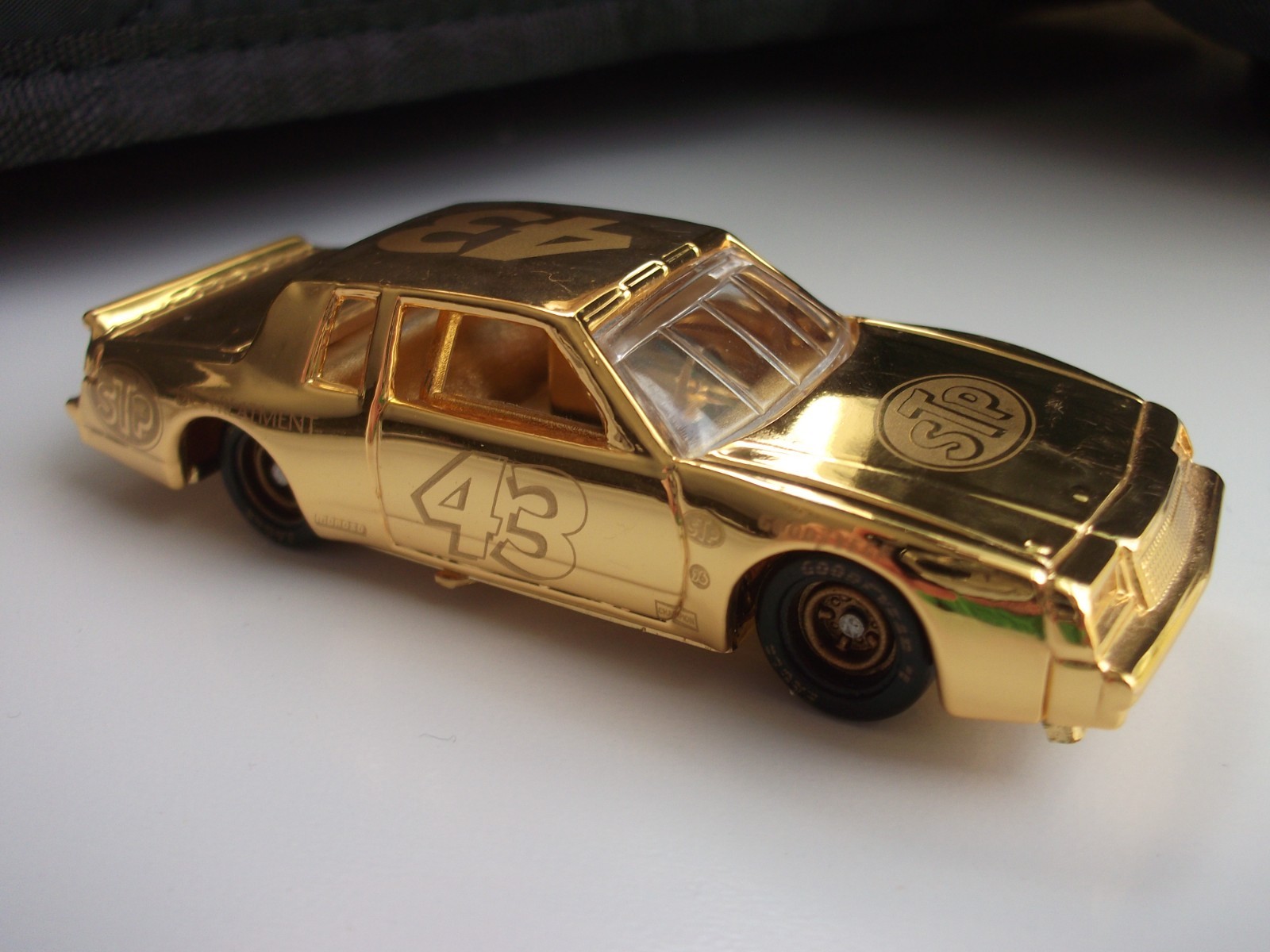 RICHARD PETTY VINTAGE 1981 BUICK REGAL RACING CHAMPIONS 1/64 24 KT. GOLD NASCAR