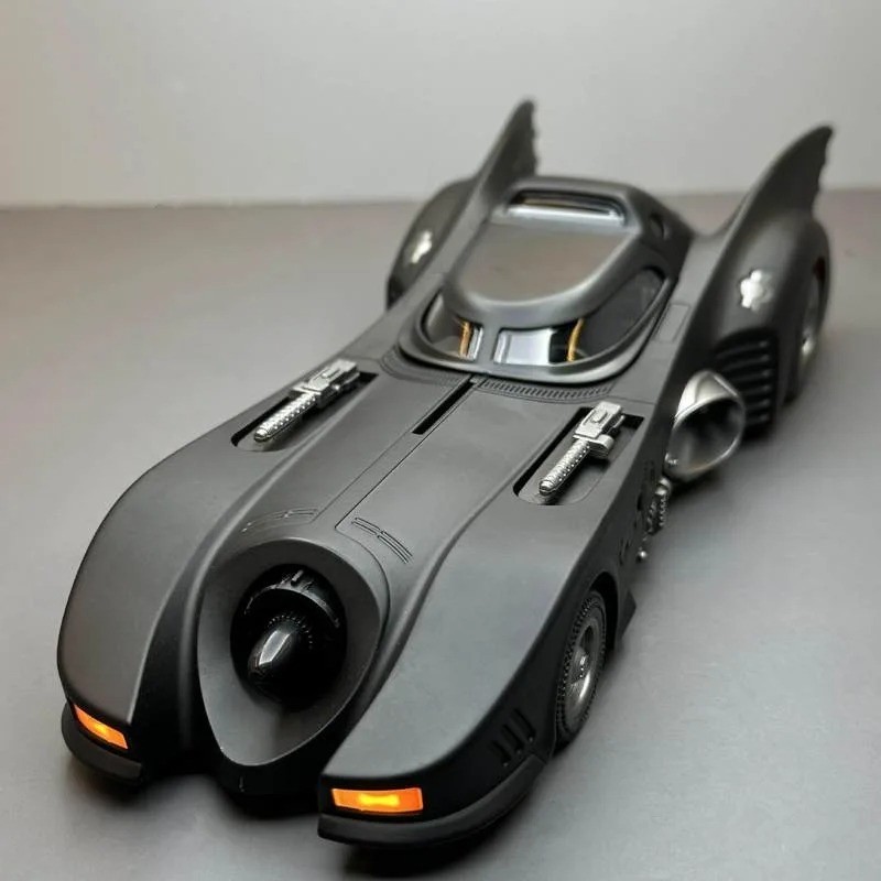 1:24 1989 Batmobile Diecast Model Alloy Car – Sound Light & Spray Mist Toy Gift
