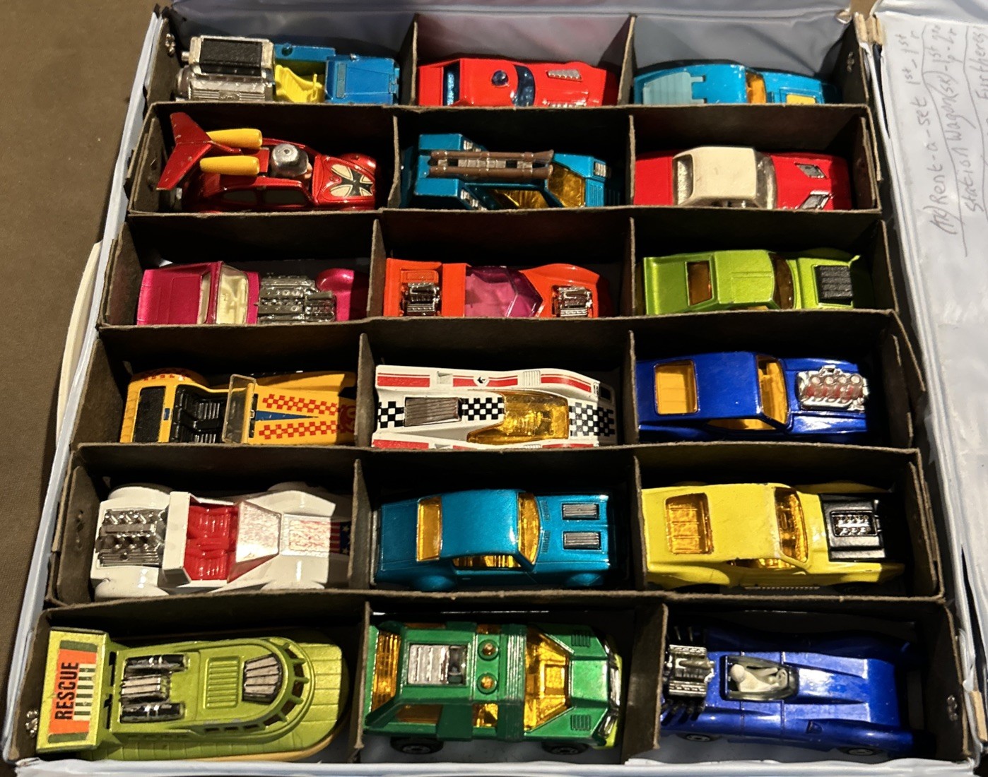 1967 Matchbox Collectors Mini Case Plus 18 Loose Vehicles Vintage Lesney