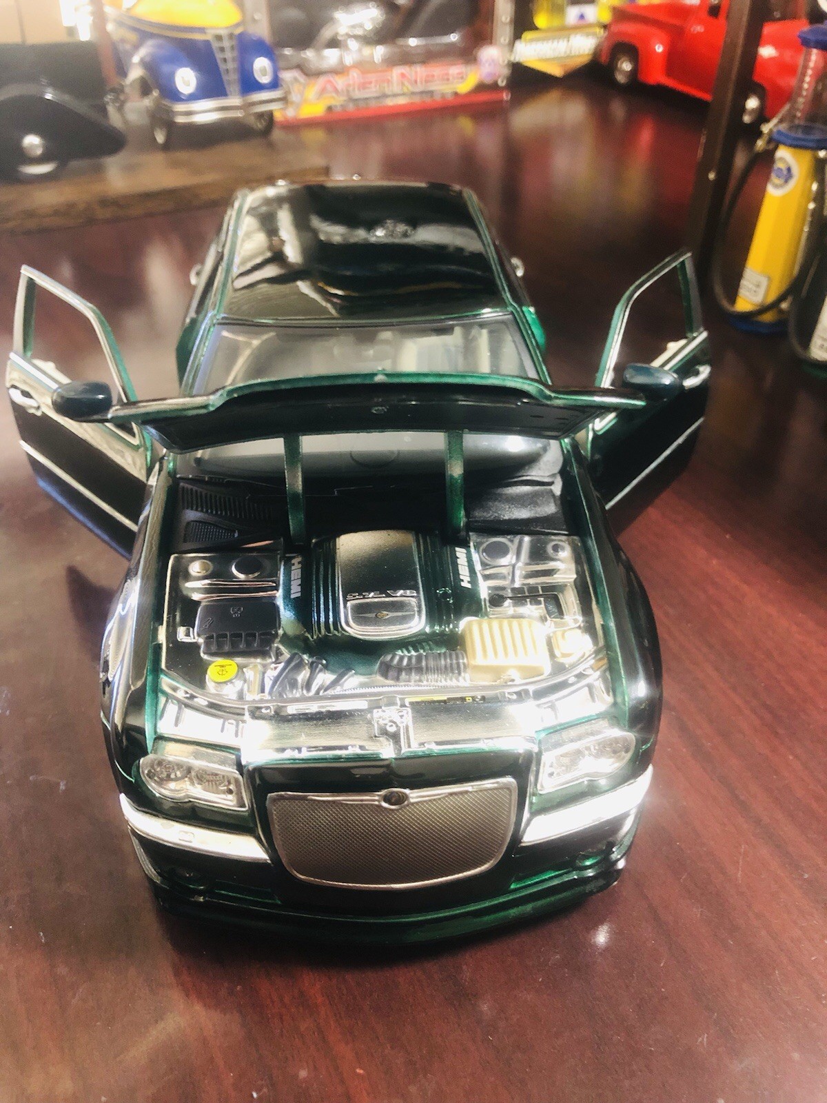 1:18 Maisto Chrysler 300C Hemi Green