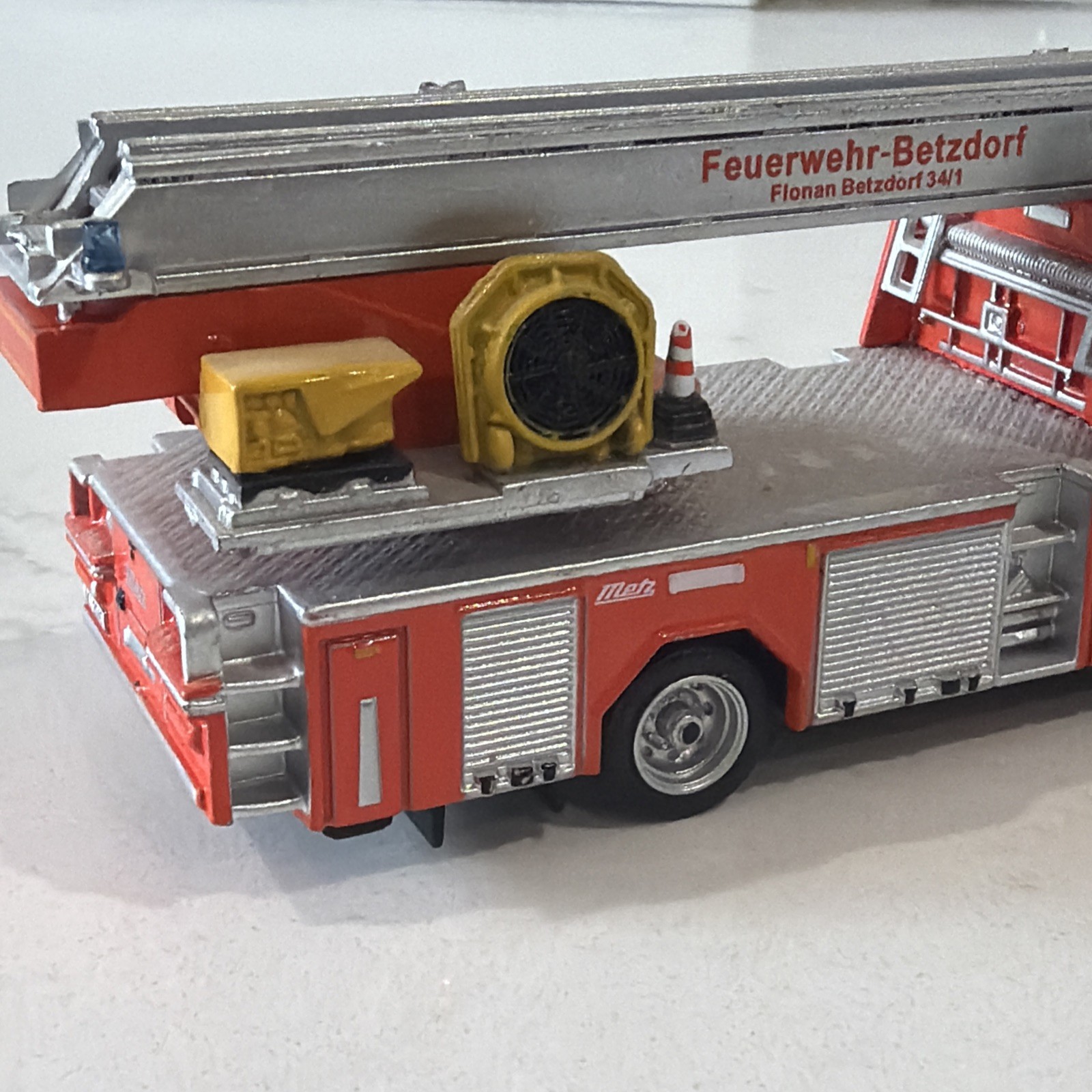 Atlas 1/72 Metz DLK 23-12 MAN LE 15.280 Fire Engine Diecast Limited Edition
